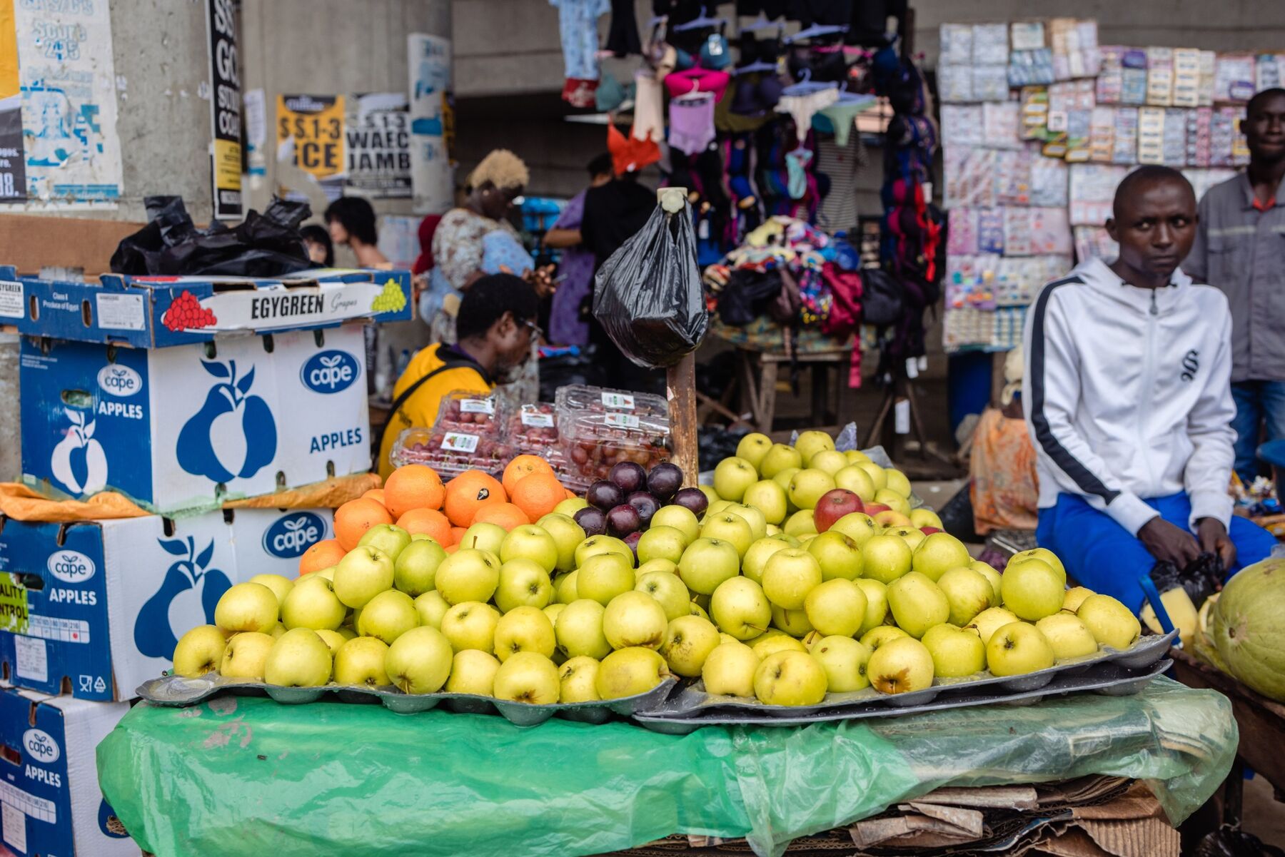 Nigeria's September Inflation Seen Easing to About 15.5% Ahead of NBS Release