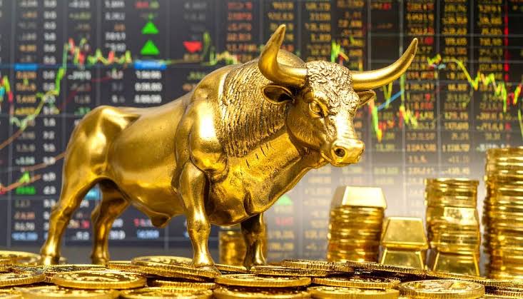 Gold Hits Record High as Oil Slides and Markets Hedge Global Risk