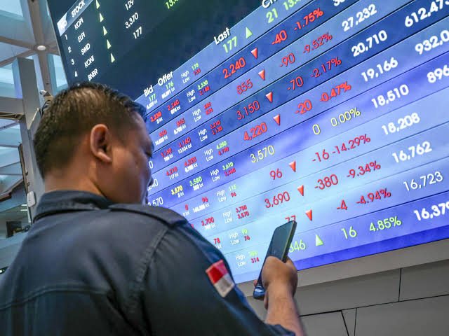 Indonesia Stocks Plunge 11% as MSCI Proposes Emerging-Market Downgrade