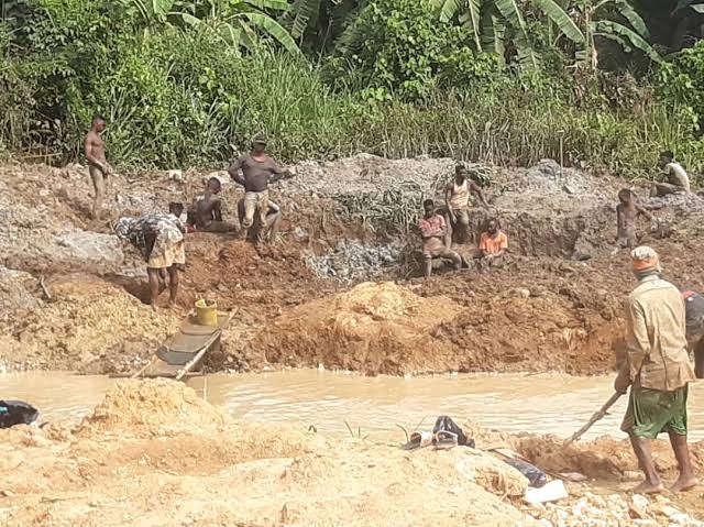 Insecurity, Illegal Mining Threaten Nigeria's Solid Minerals Investment Push