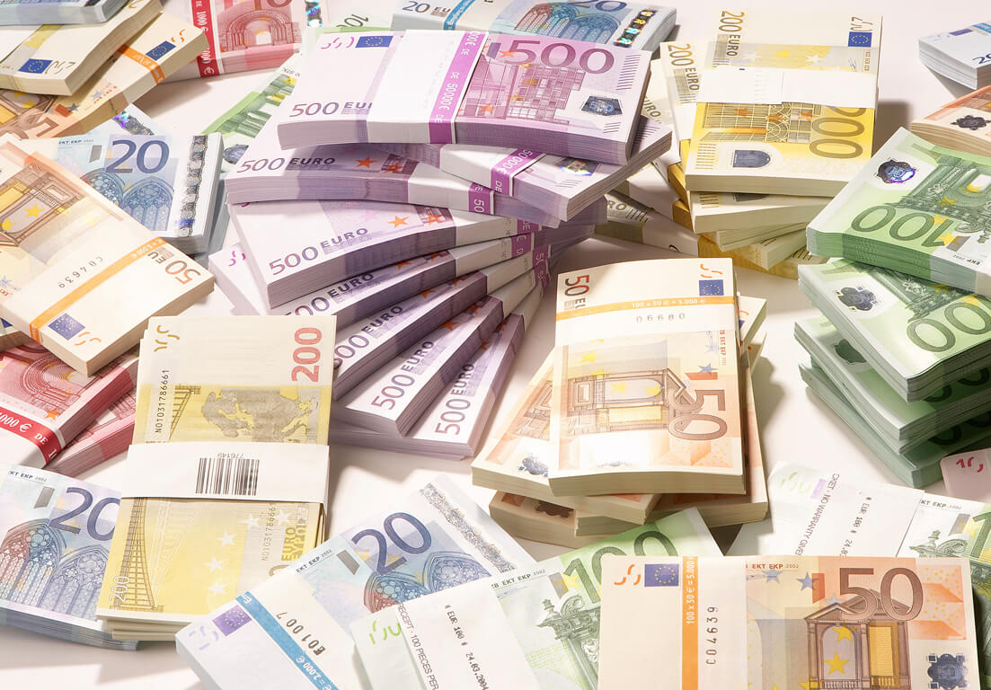 Naira holds at N1,497 per euro as French debt stress weighs on currency