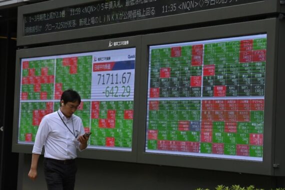Global bond investors return to a battered market in search of yield